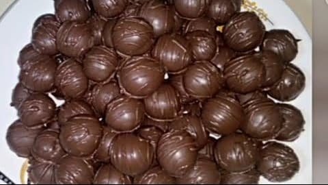 بسكويت شوكولاتة بالبندق